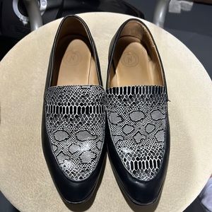 Snake skin leather loafers